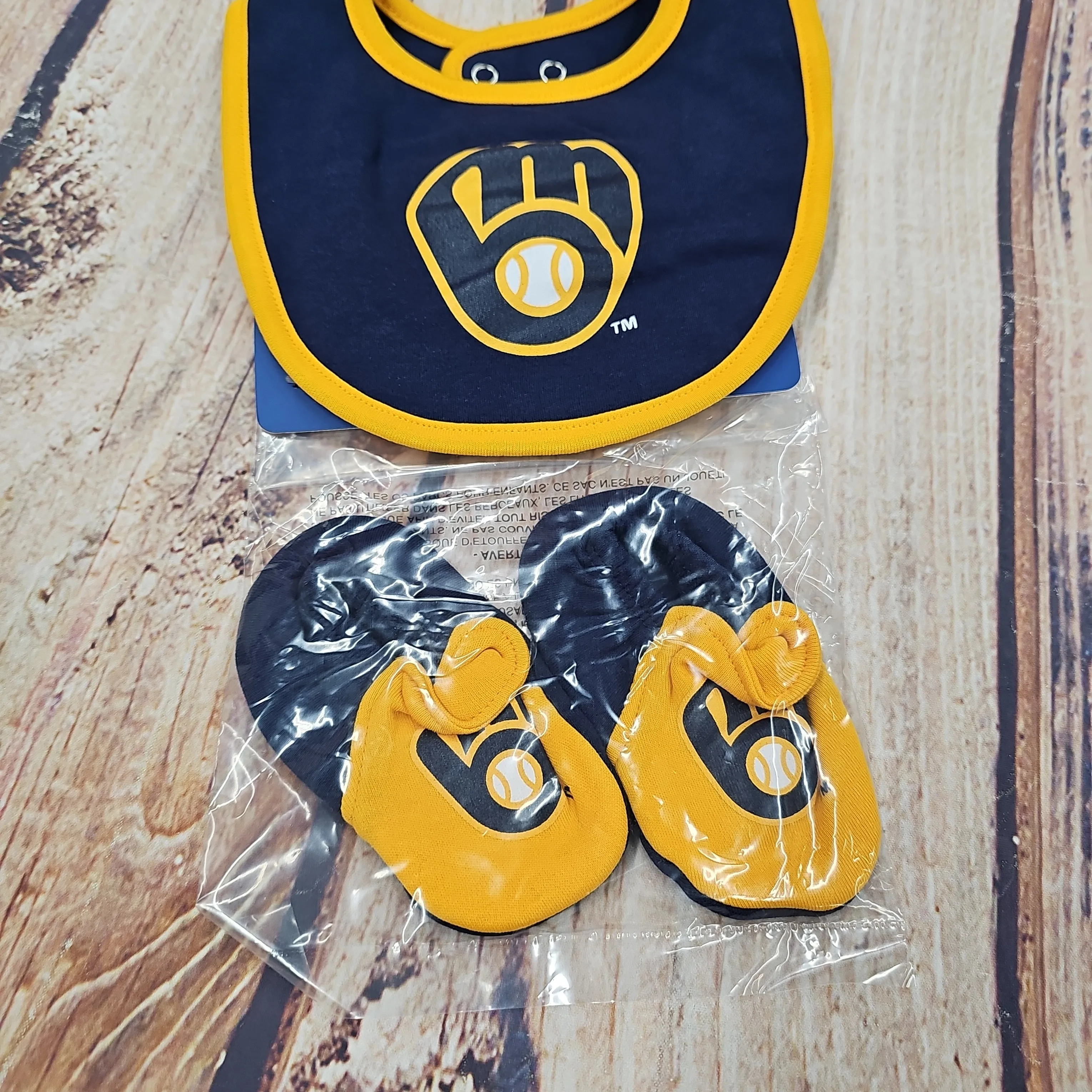 OUTERSTUFF MILWAUKEE BREWERS BASE HITTER CTREEPER 3PCS BIB BOOTIE 160269